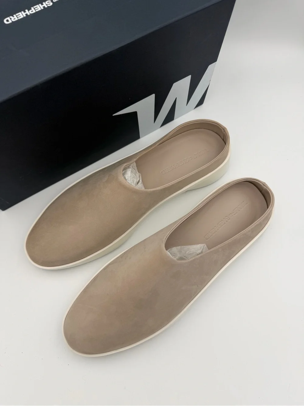 NEW Wolf & Shepherd Cruise Mule Nubuck Warm Grey White Men's 12 / Women's 13.5